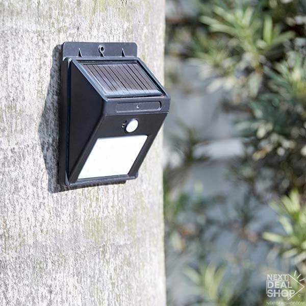 Luz de Segurança com Sensor de Movimento e Painel Solar- Sem Necessidade de Cabos e Fácil Instalação!